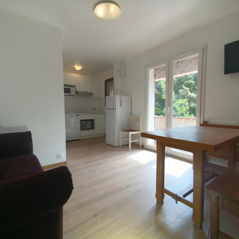 les campanules - Two-Bedroom Apartment with Balcony - 24
