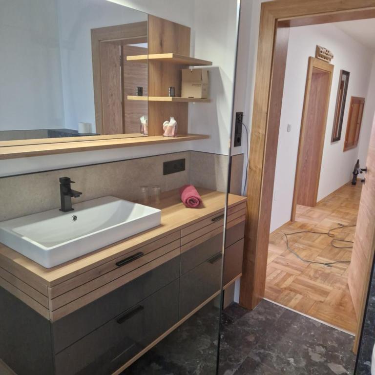 Haus Rupitsch - Apartment mit 1 Schlafzimmer, Balkon und Bergblick - 2