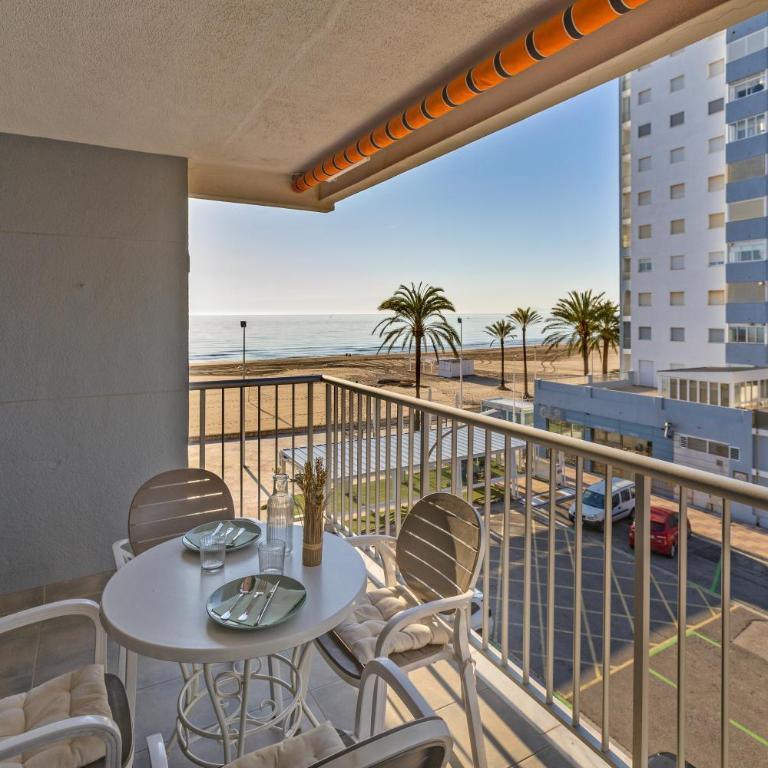 Desayuna frente al mar, Terraza y Vistas Únicas - Two-Bedroom Apartment - 1