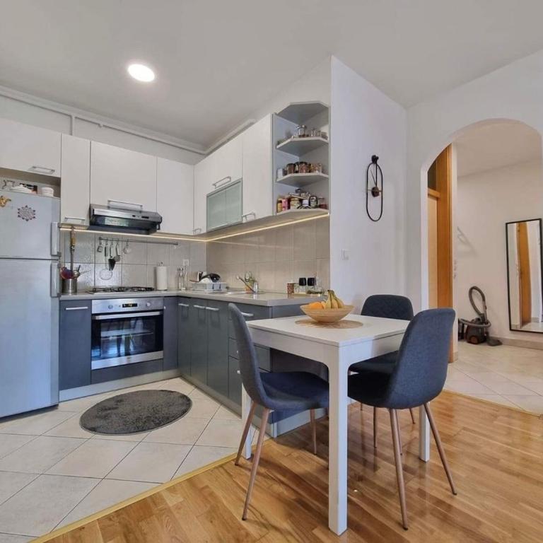 The Golden Nest - One-Bedroom Apartment - 7