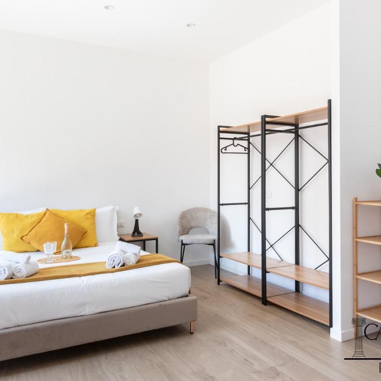 Caput Mundi Rooms - 100mt to Metro A, Terrace, A-C, 15 min to center - Camera Quadrupla con Bagno Privato - 10
