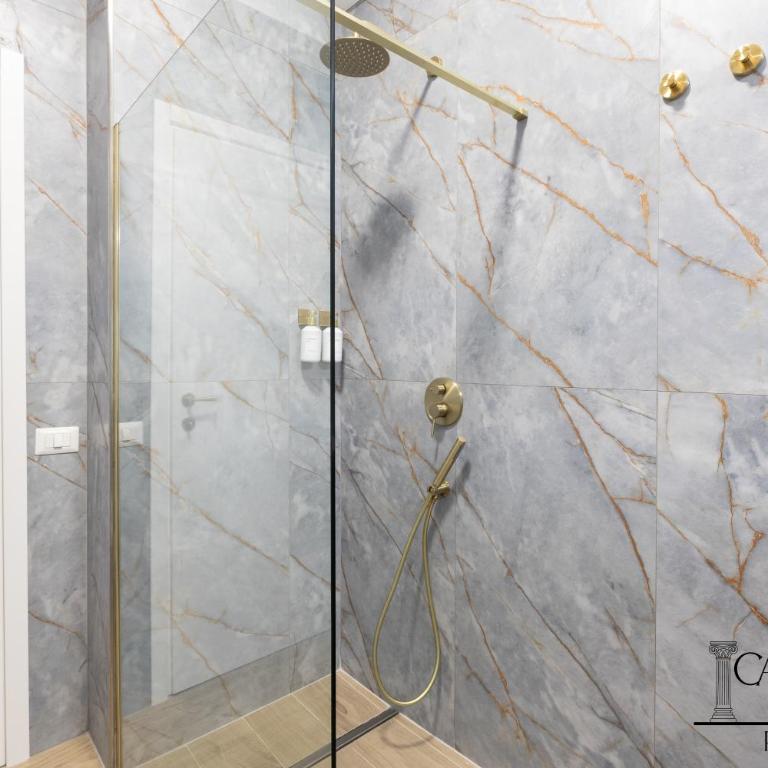Caput Mundi Rooms - 100mt to Metro A, Terrace, A-C, 15 min to center - Camera Quadrupla con Bagno Privato - 18