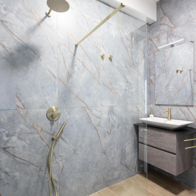Caput Mundi Rooms - 100mt to Metro A, Terrace, A-C, 15 min to center - Camera Quadrupla con Bagno Privato - 17