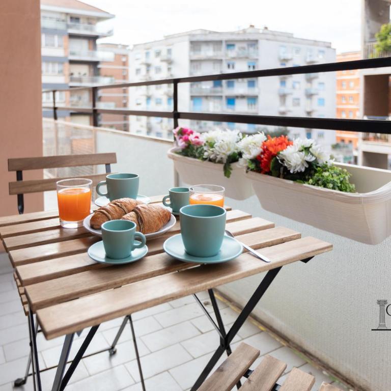 Caput Mundi Rooms - 100mt to Metro A, Terrace, A-C, 15 min to center - Suite Familiare con Balcone - 6