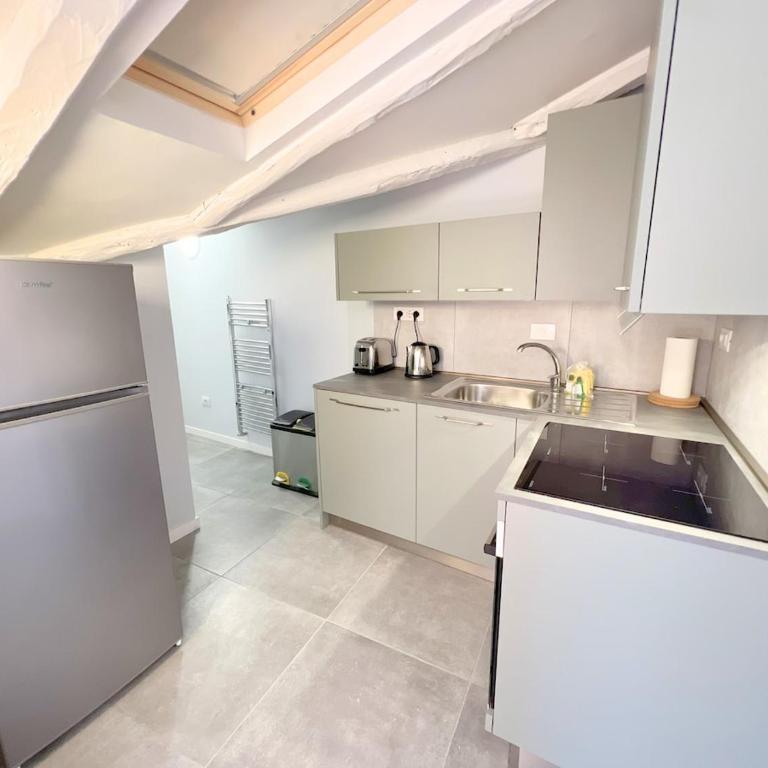 Above the Rooftops of Bologna - One-Bedroom Apartment - 3