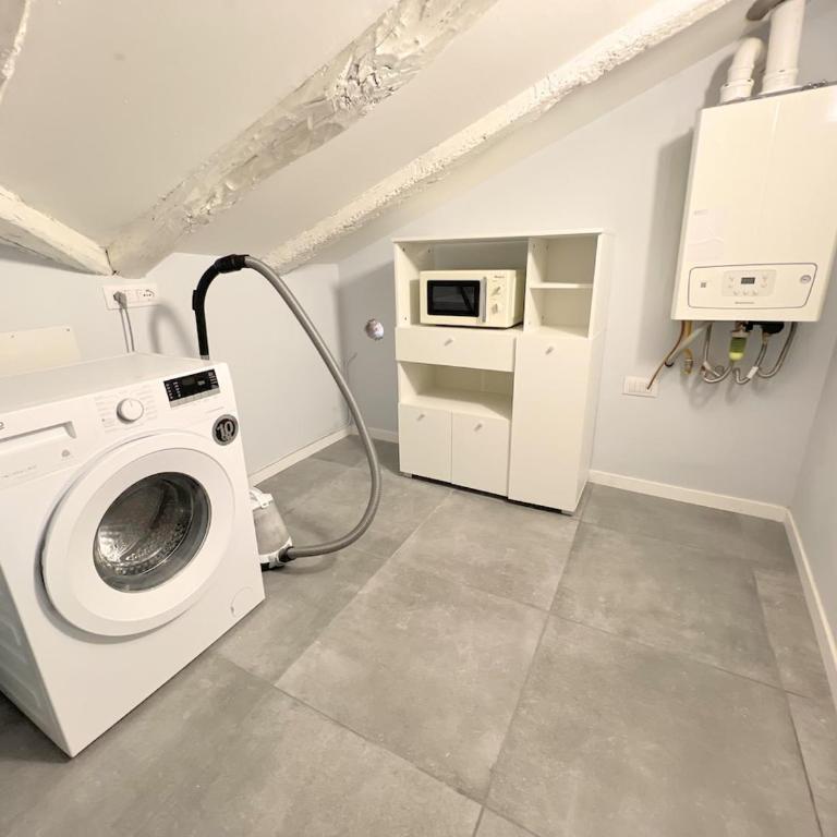 Above the Rooftops of Bologna - One-Bedroom Apartment - 10