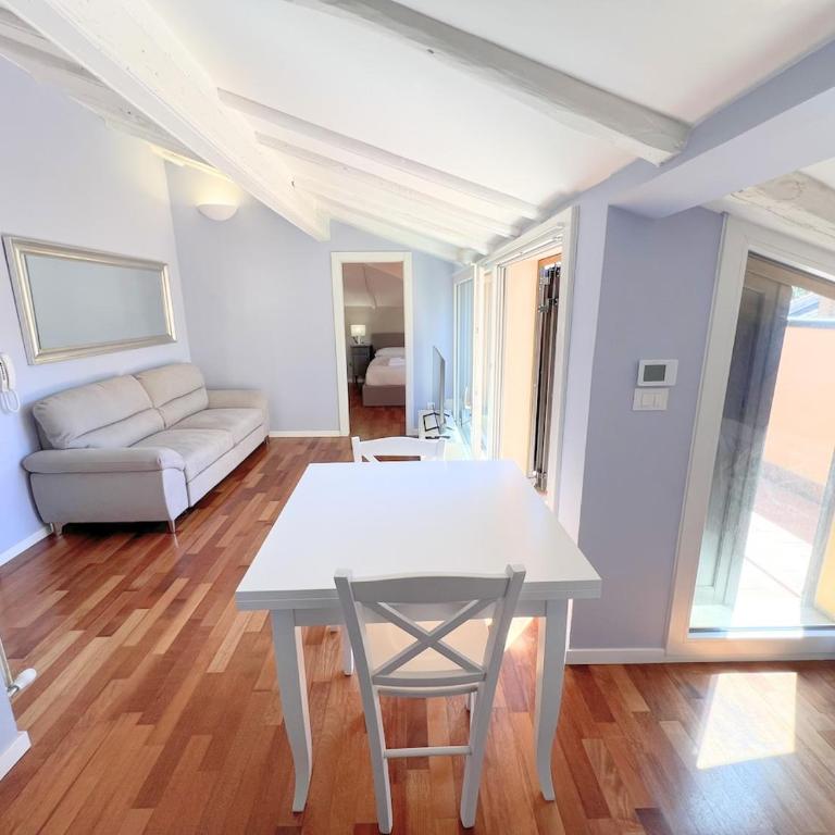 Above the Rooftops of Bologna - One-Bedroom Apartment - 16