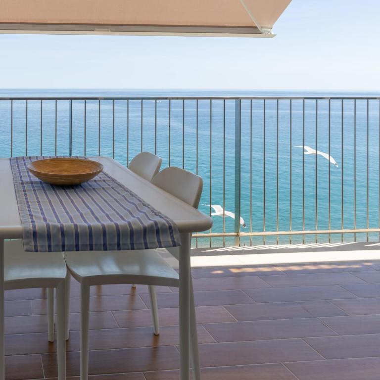 Pis Embaixador - 1a línea de mar - Apartamento con vistas al mar - 1