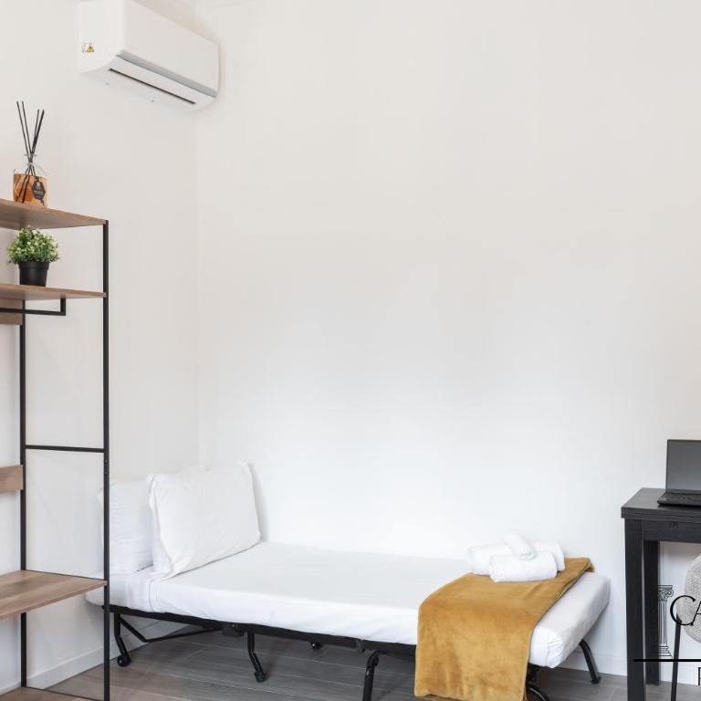 Caput Mundi Rooms - 100mt to Metro A, Terrace, A-C, 15 min to center - Suite Familiare con Balcone - 11