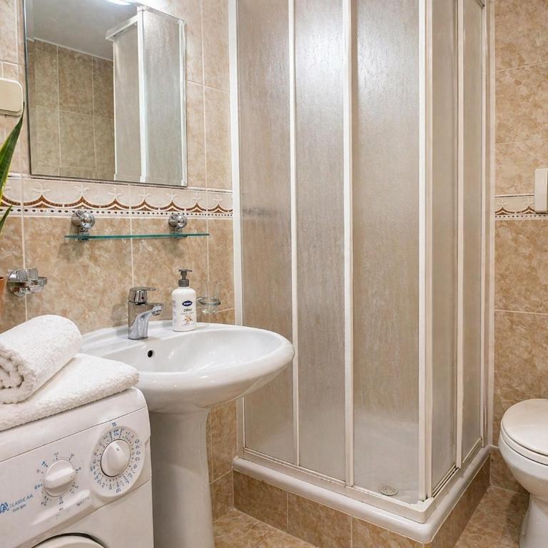 Panoramic Sea and City View Apartment with Terrace Budva - Apartman sa 2 Spavaće Sobe - 3