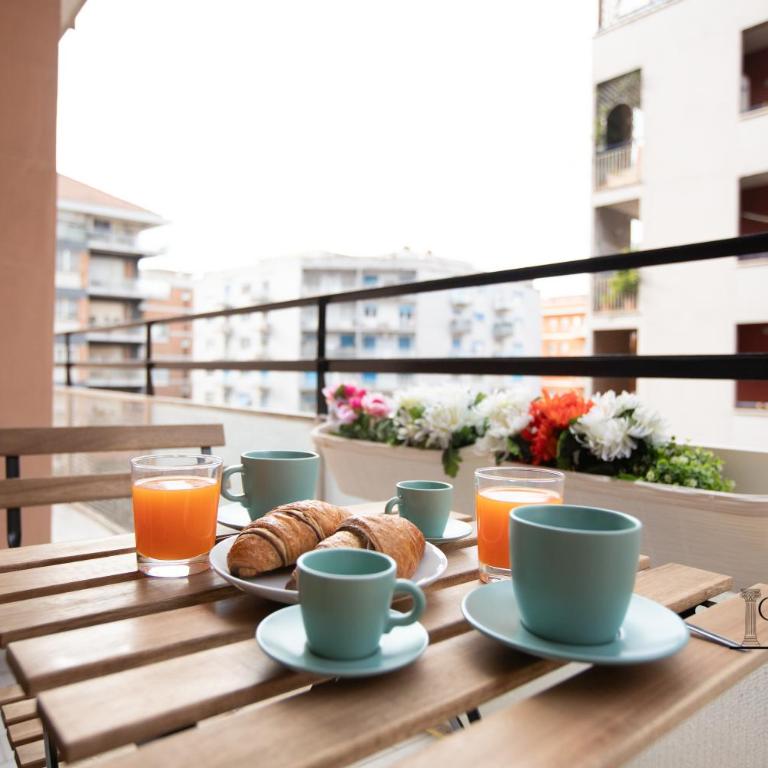 Caput Mundi Rooms - 100mt to Metro A, Terrace, A-C, 15 min to center - Suite Familiare con Balcone - 17