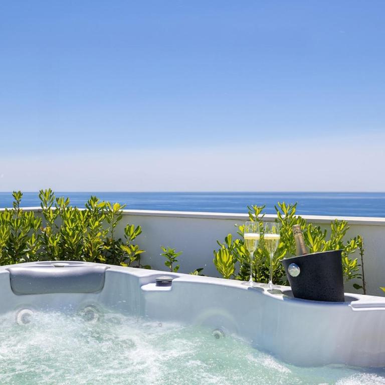 Luxury Penthouse with Jacuzzi, Sea View and Gym - Apartamento - 42