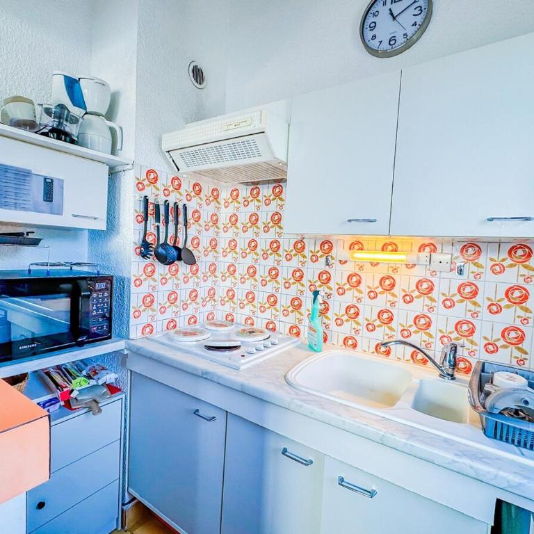 Appart 4 pers Piscine Parking Port Commerces - One-Bedroom Apartment - 6