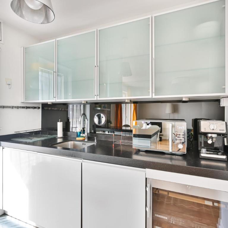 Spacious 2-Bedroom Apartment with Balcony in Paris - Appartement 2 Chambres avec Balcon - 7