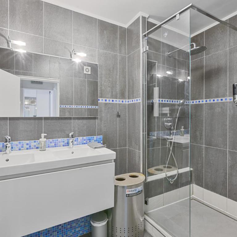 Spacious 2-Bedroom Apartment with Balcony in Paris - Appartement 2 Chambres avec Balcon - 14