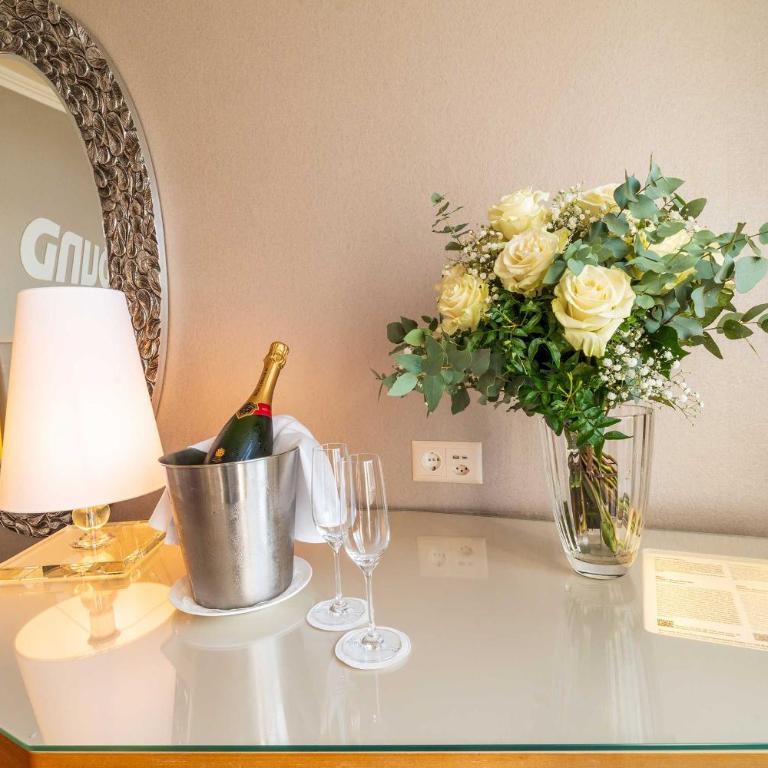 Hotel Schweizerhof Luzern - Deluxe Doppel-/Zweibettzimmer mit Seeblick - 3