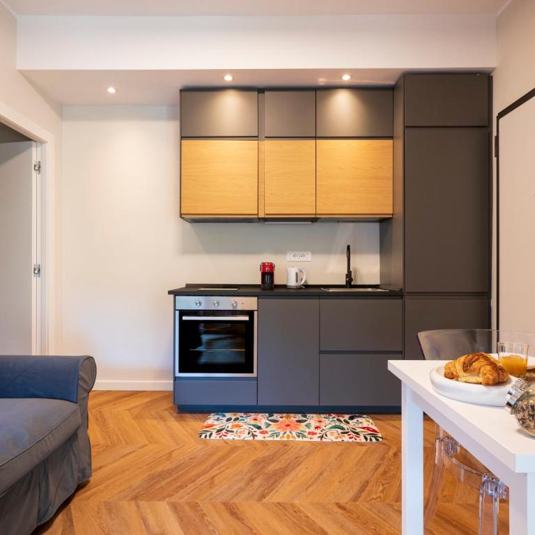 10' from the Sea, Elegant Loft with Private Veranda - Appartamento con 1 Camera da Letto - 2