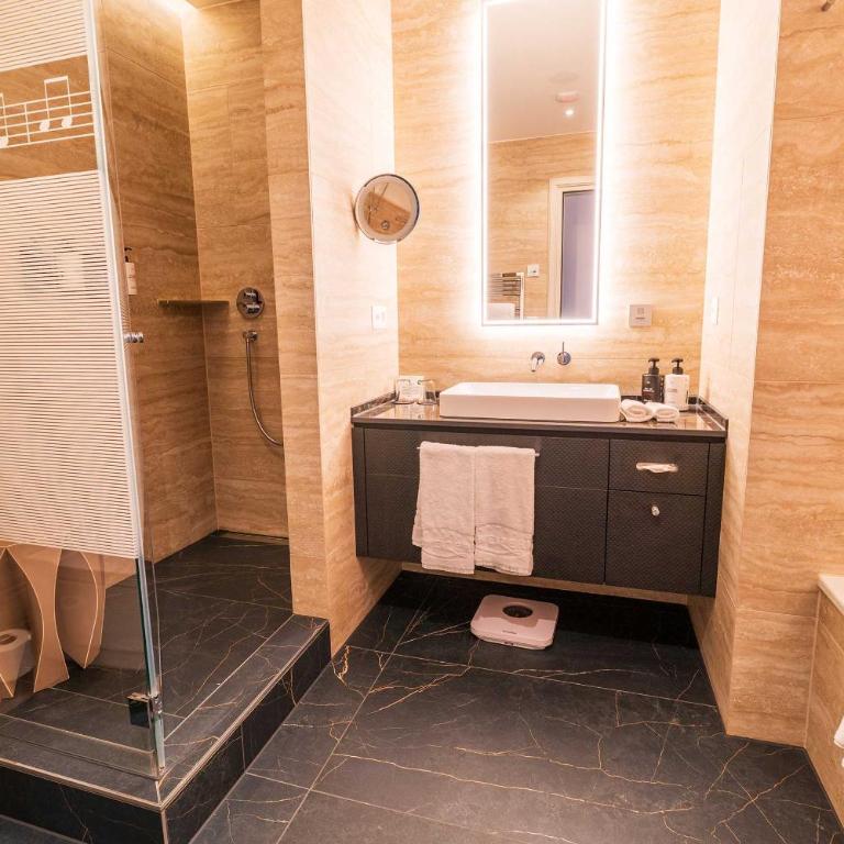 Hotel Schweizerhof Luzern - Lifestyle Junior Suite - 4