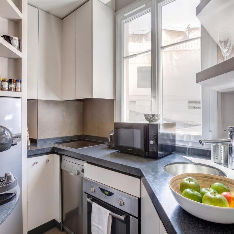 GuestReady - Spacious stay near Champs-Elysées - One-Bedroom Apartment - 2