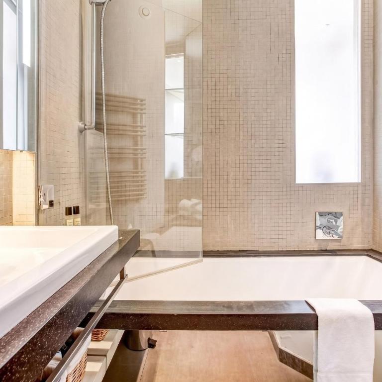 GuestReady - Spacious stay near Champs-Elysées - One-Bedroom Apartment - 5