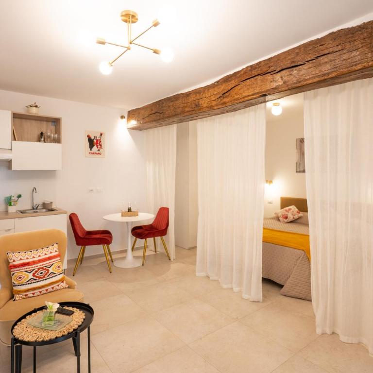 Piave suite | Modern studio con balcone in corte storica - Appartamento - 2