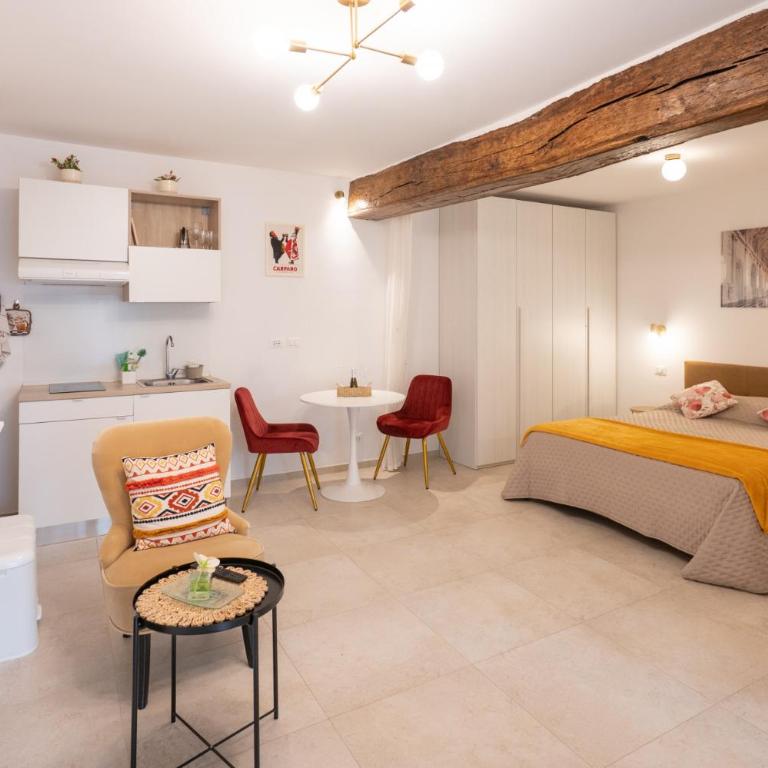 Piave suite | Modern studio con balcone in corte storica - Appartamento - 1