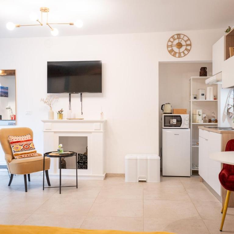 Piave suite | Modern studio con balcone in corte storica - Appartamento - 7