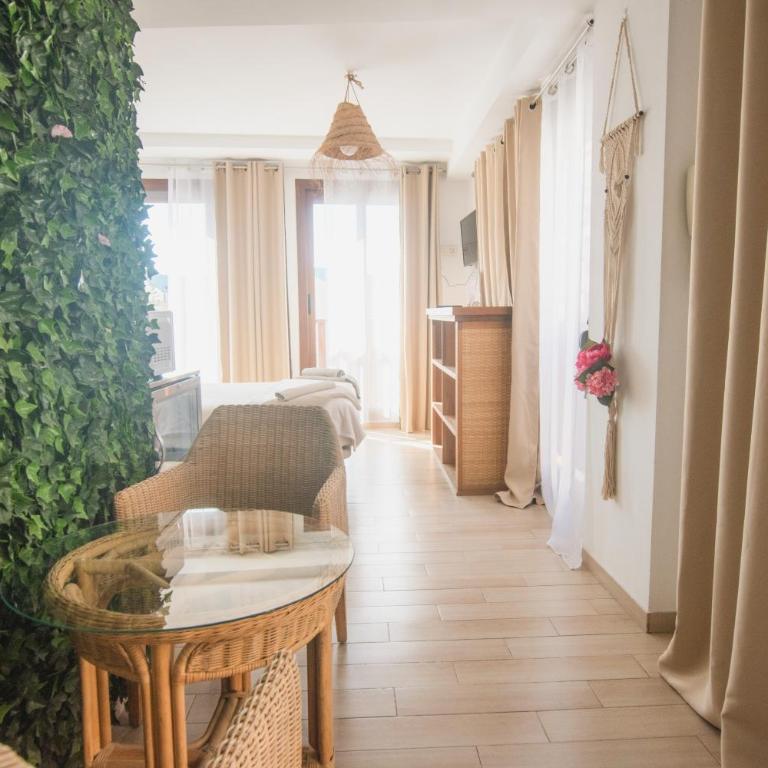Banana Beach Patacona Rooms - Double Room - 9