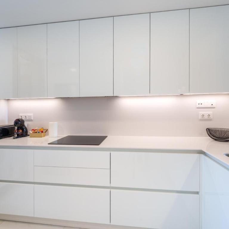 Sea View Modern & Luxury apartment - Benidorm Beach - Two-Bedroom Apartment with Balcony and Sea View - 14
