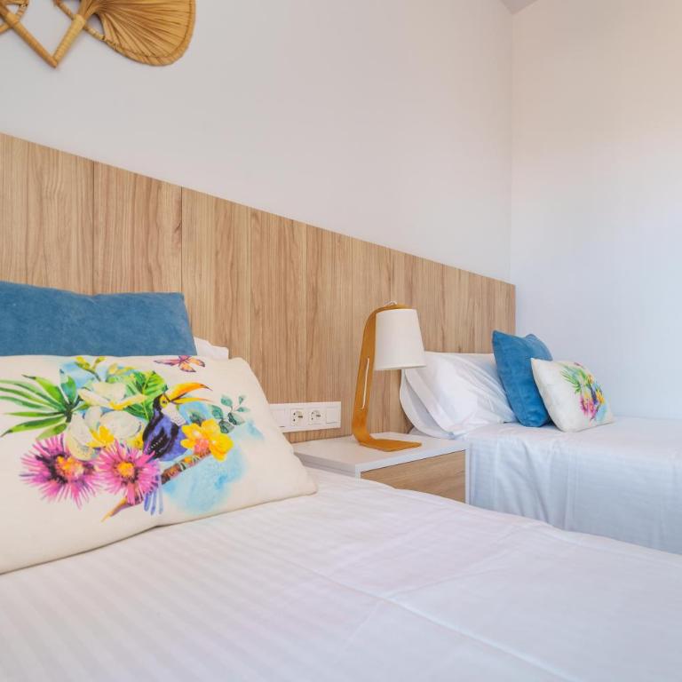 Sea View Modern & Luxury apartment - Benidorm Beach - Two-Bedroom Apartment with Balcony and Sea View - 9