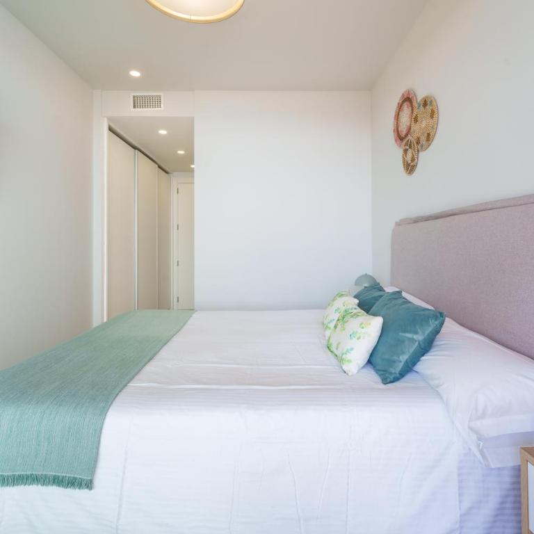Sea View Modern & Luxury apartment - Benidorm Beach - Two-Bedroom Apartment with Balcony and Sea View - 3