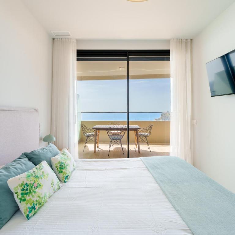Sea View Modern & Luxury apartment - Benidorm Beach - Two-Bedroom Apartment with Balcony and Sea View - 32