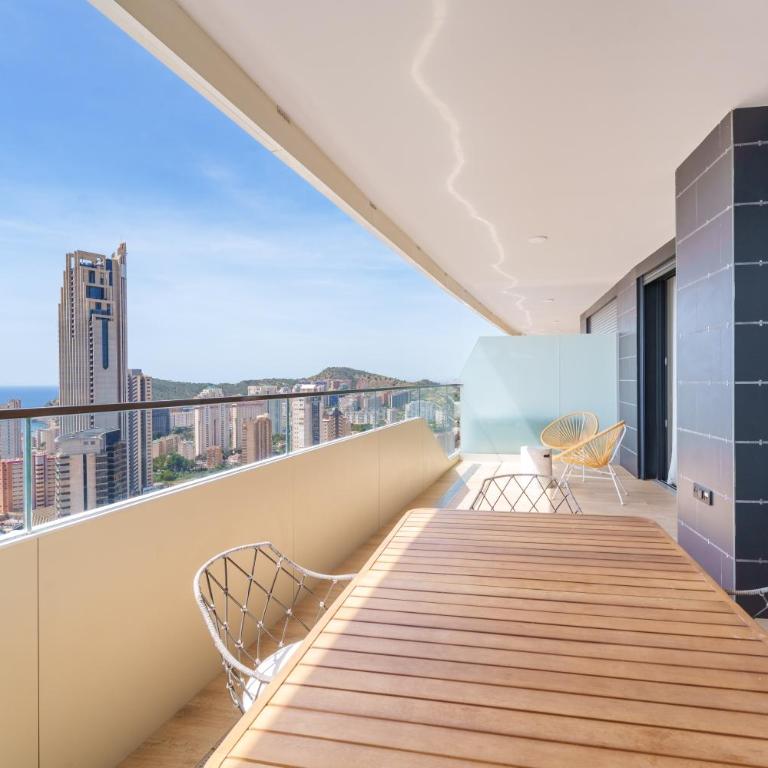 Sea View Modern & Luxury apartment - Benidorm Beach - Two-Bedroom Apartment with Balcony and Sea View - 18