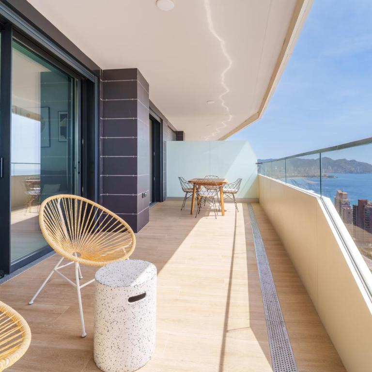 Sea View Modern & Luxury apartment - Benidorm Beach - Two-Bedroom Apartment with Balcony and Sea View - 21