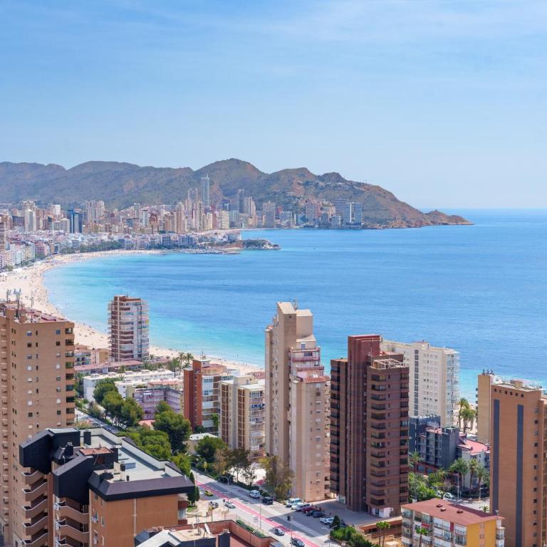 Sea View Modern & Luxury apartment - Benidorm Beach - Two-Bedroom Apartment with Balcony and Sea View - 22