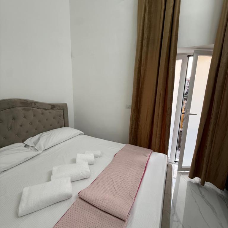HV Luigi 63 - Camera Tripla con Bagno Privato - 3