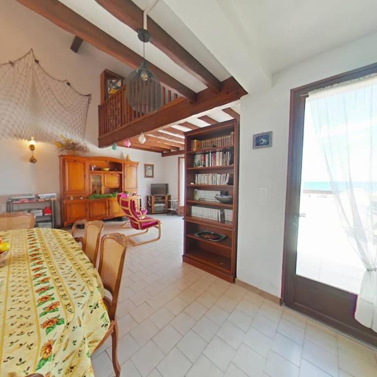 Grande villa proche de la mer - Maison 2 Chambres - 13