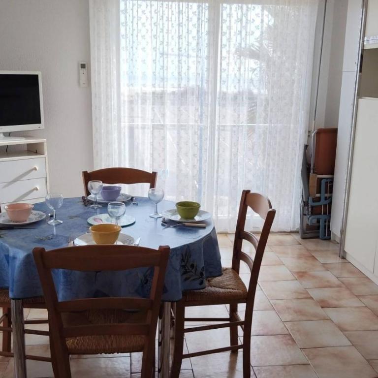 Appartement balcon proche mer - One-Bedroom Apartment with Sea View - 2