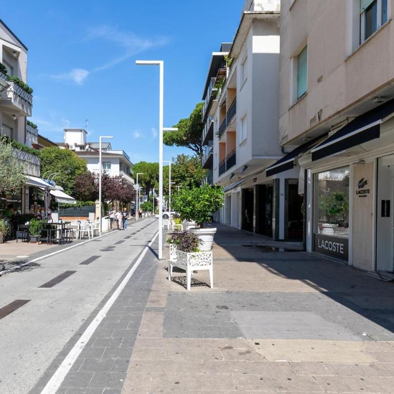 Villa Camilla 3 Suites in the Heart of Viale Ceccarini - One-Bedroom Apartment - 19