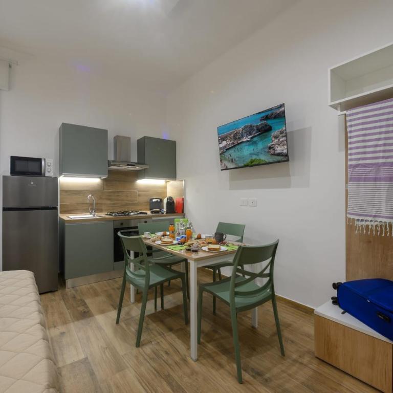 Buongiorno Lecce - Camera Quadrupla con Bagno Privato - 17