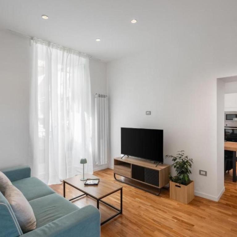 Luxury Stay in the Historic Center - Appartamento Deluxe con 2 Camere da Letto e Balcone - 1