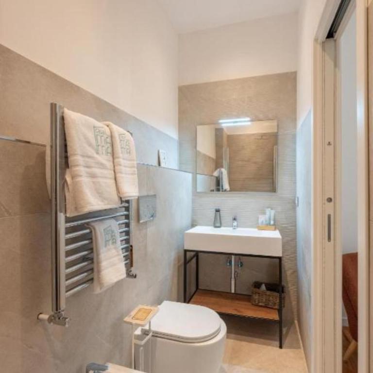 Luxury Stay in the Historic Center - Appartamento Deluxe con 2 Camere da Letto e Balcone - 9