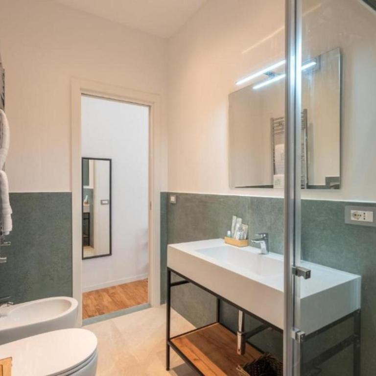 Luxury Stay in the Historic Center - Appartamento Deluxe con 2 Camere da Letto e Balcone - 11