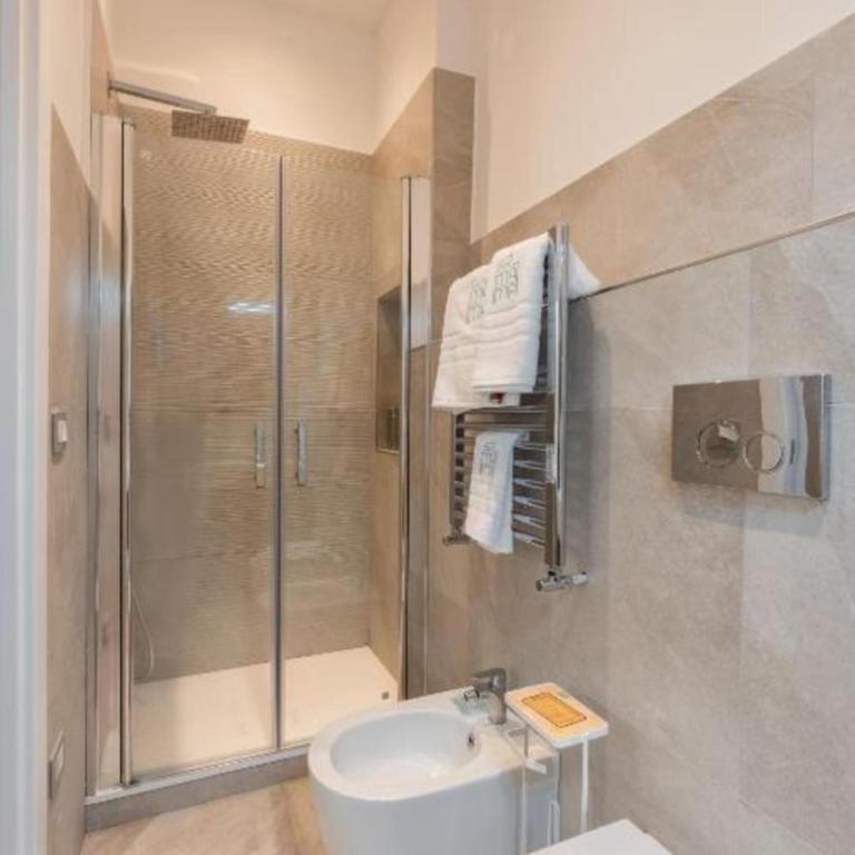 Luxury Stay in the Historic Center - Appartamento Deluxe con 2 Camere da Letto e Balcone - 10