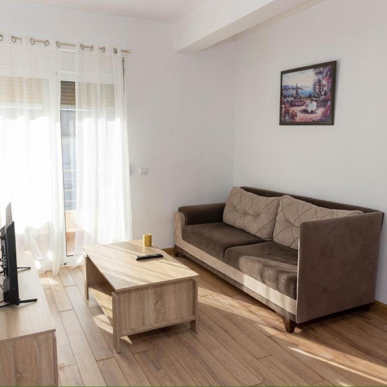 Villa Elezi - Apartment with Balcony - 1