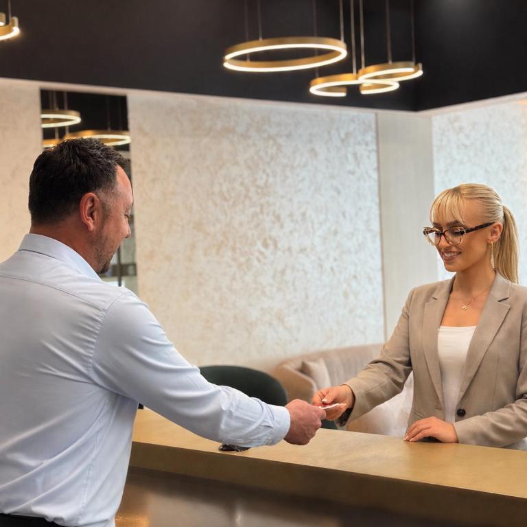 Hotel Bosna Banja Luka - Superior Dvokrevetna Soba sa Bračnim Krevetom - 1