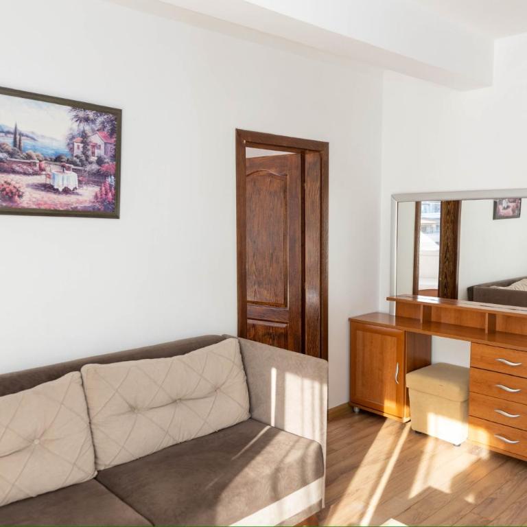 Villa Elezi - Apartment with Balcony - 3