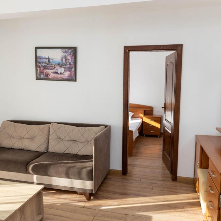 Villa Elezi - Apartment with Balcony - 4