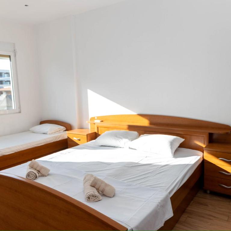 Villa Elezi - Apartment with Balcony - 5