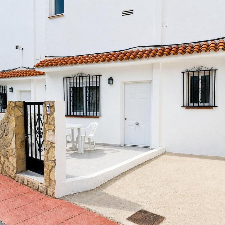 Primera línea de playa - terraza privada - parking - Ideal familias 6-7 pax o Parejas 2-4 pax - One-Bedroom House - 5